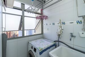 Image 9 - 897373