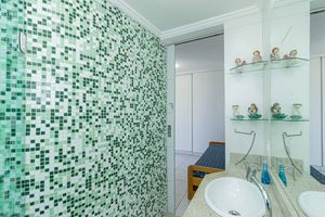 Image 22 - 897373