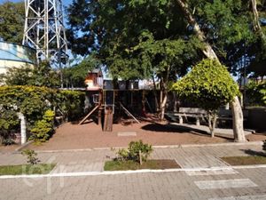 Image 11 - 897418