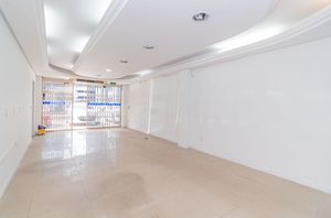 Image 4 - 897422