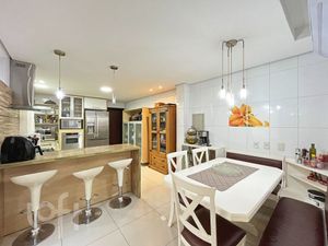 Image 9 - 897428