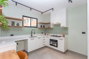 Image 11 - 897429
