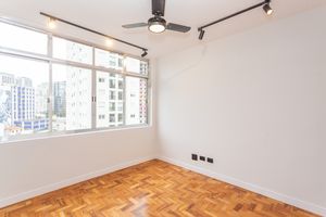 Image 16 - 897429