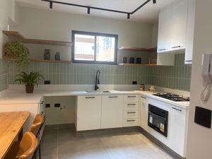 Image 25 - 897429