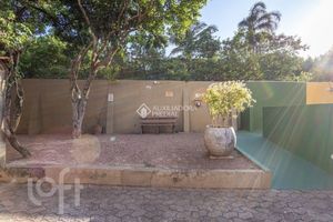 Image 37 - 897432