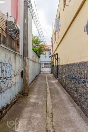 Image 25 - 897446
