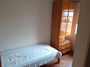Image 8 - 897446