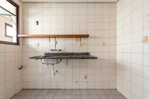 Image 11 - 897471