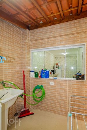 Image 19 - 897482