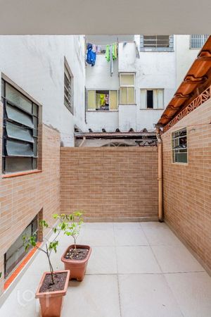 Image 16 - 897482