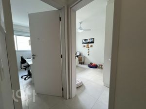 Image 21 - 897487