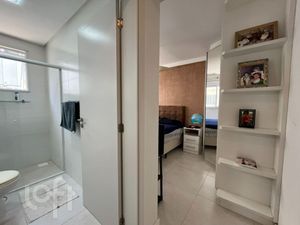 Image 15 - 897487