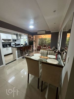 Image 10 - 897528