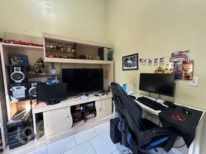 Image 12 - 897575