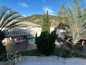 Image 32 - 897575