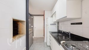 Image 4 - 897584