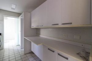 Image 7 - 897590
