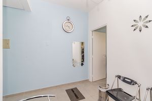 Image 6 - 897596