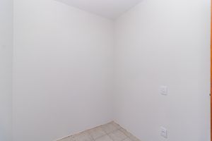 Image 32 - 897600
