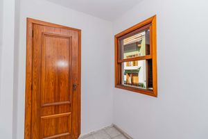 Image 33 - 897600