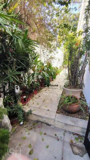 Image 6 - 897601