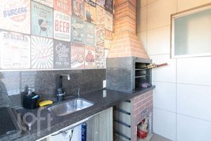 Image 16 - 897628