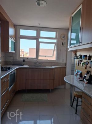 Image 9 - 897635