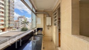 Image 8 - 897648