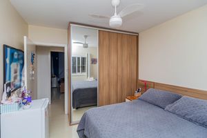 Image 18 - 897660
