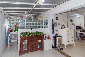 Image 27 - 897660