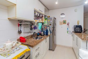 Image 33 - 897660