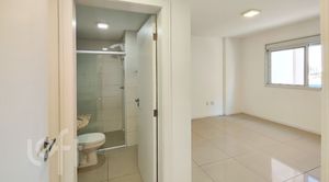 Image 8 - 897662