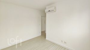Image 19 - 897664