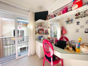 Image 19 - 897666