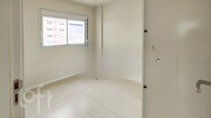 Image 8 - 897668