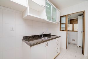 Image 18 - 897670