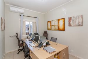 Image 33 - 897677