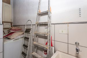 Image 42 - 897677