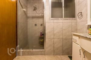 Image 15 - 897678