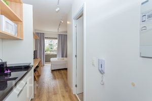 Image 6 - 897679