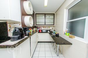 Image 8 - 897680