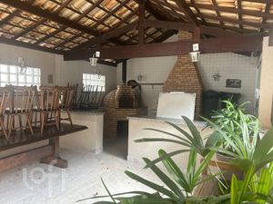 Image 11 - 897695