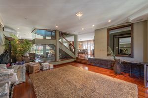 Image 11 - 897767