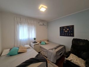 Image 10 - 897769