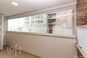 Image 10 - 897804