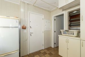 Image 37 - 897818