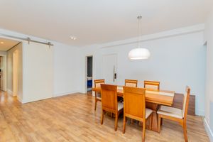 Image 11 - 897825