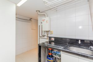 Image 17 - 897825