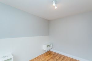 Image 35 - 897825