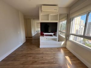 Image 8 - 897825